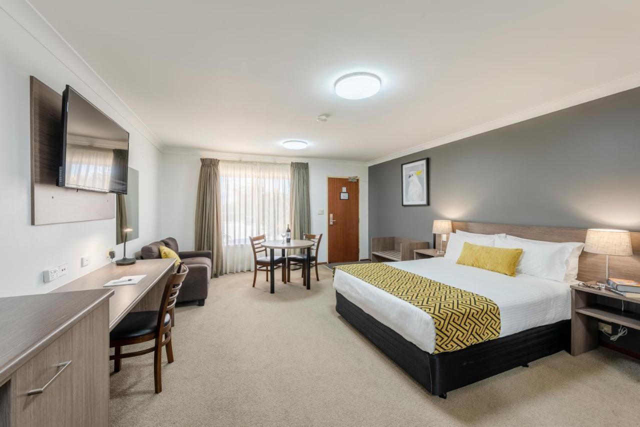 Best Western Plus Ambassador Orange Exterior photo